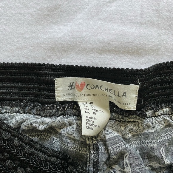 Elephant flowy shorts - Picture 2 of 2